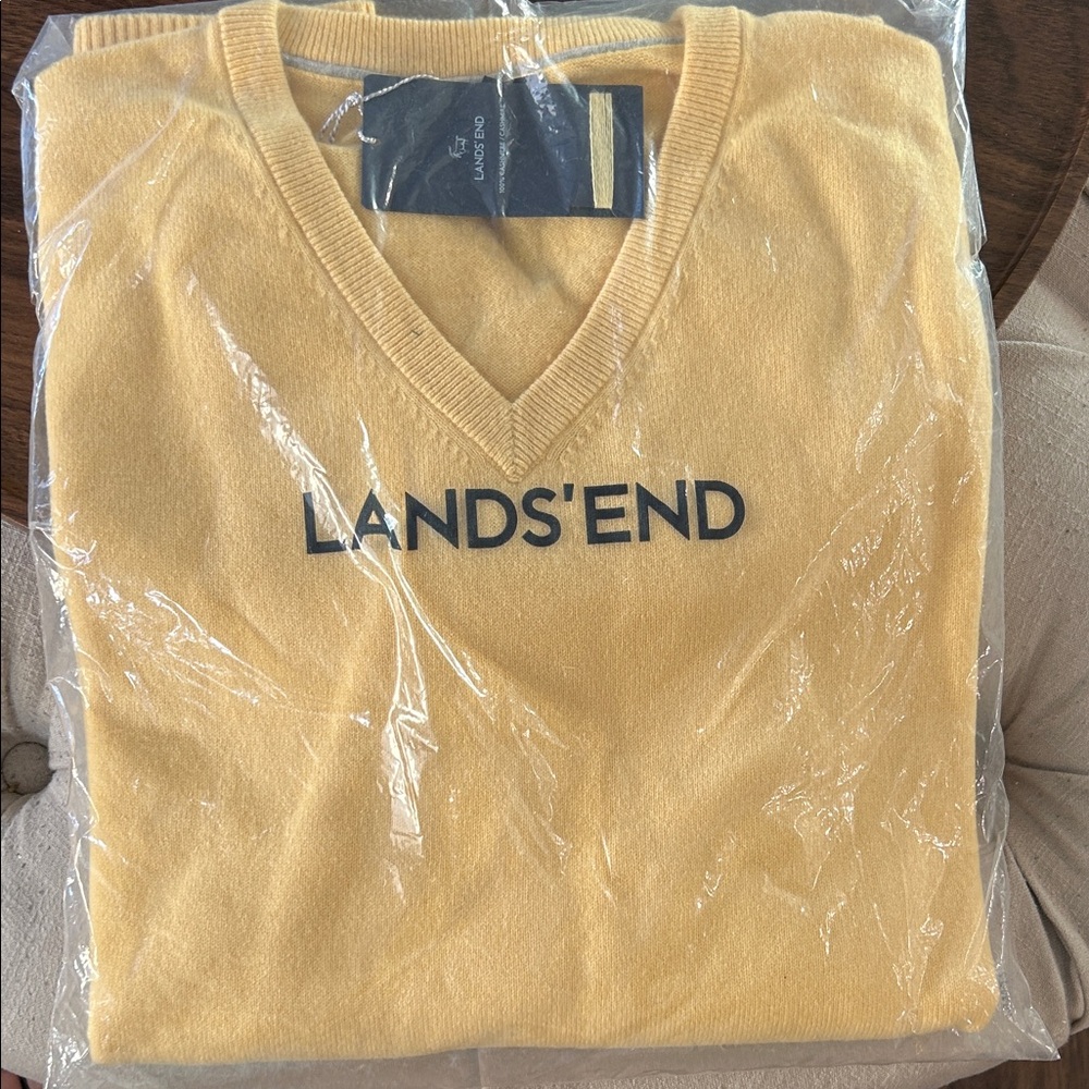 Lands End Men’s v-neck Cashmere Sweater